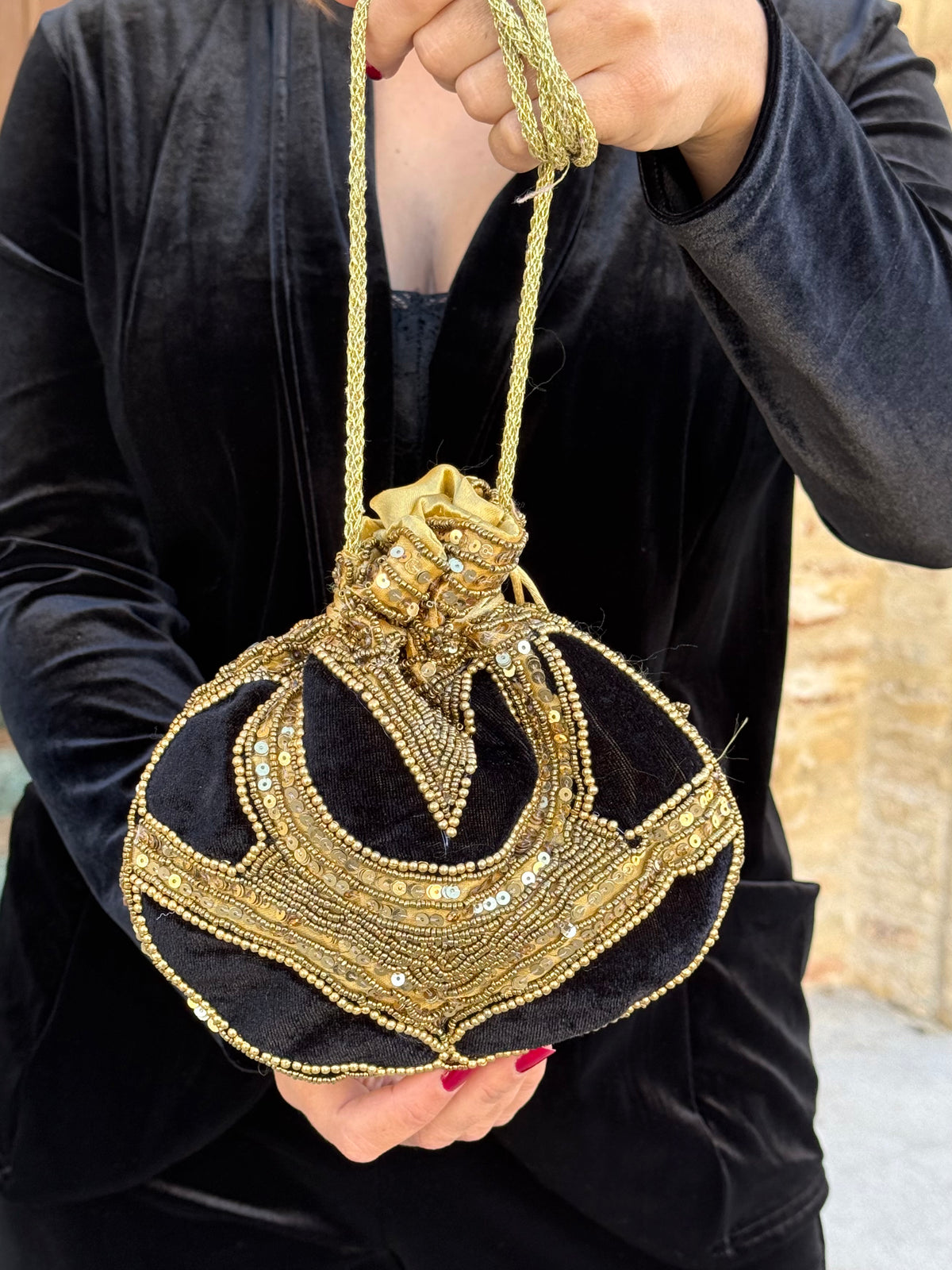 Limosnera de Fiesta con Pedrería y Bordados Negro