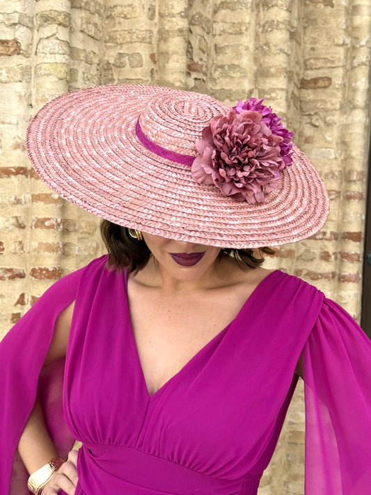 Pamela rafia rosa empolvado con flores buganvilla y maquillaje