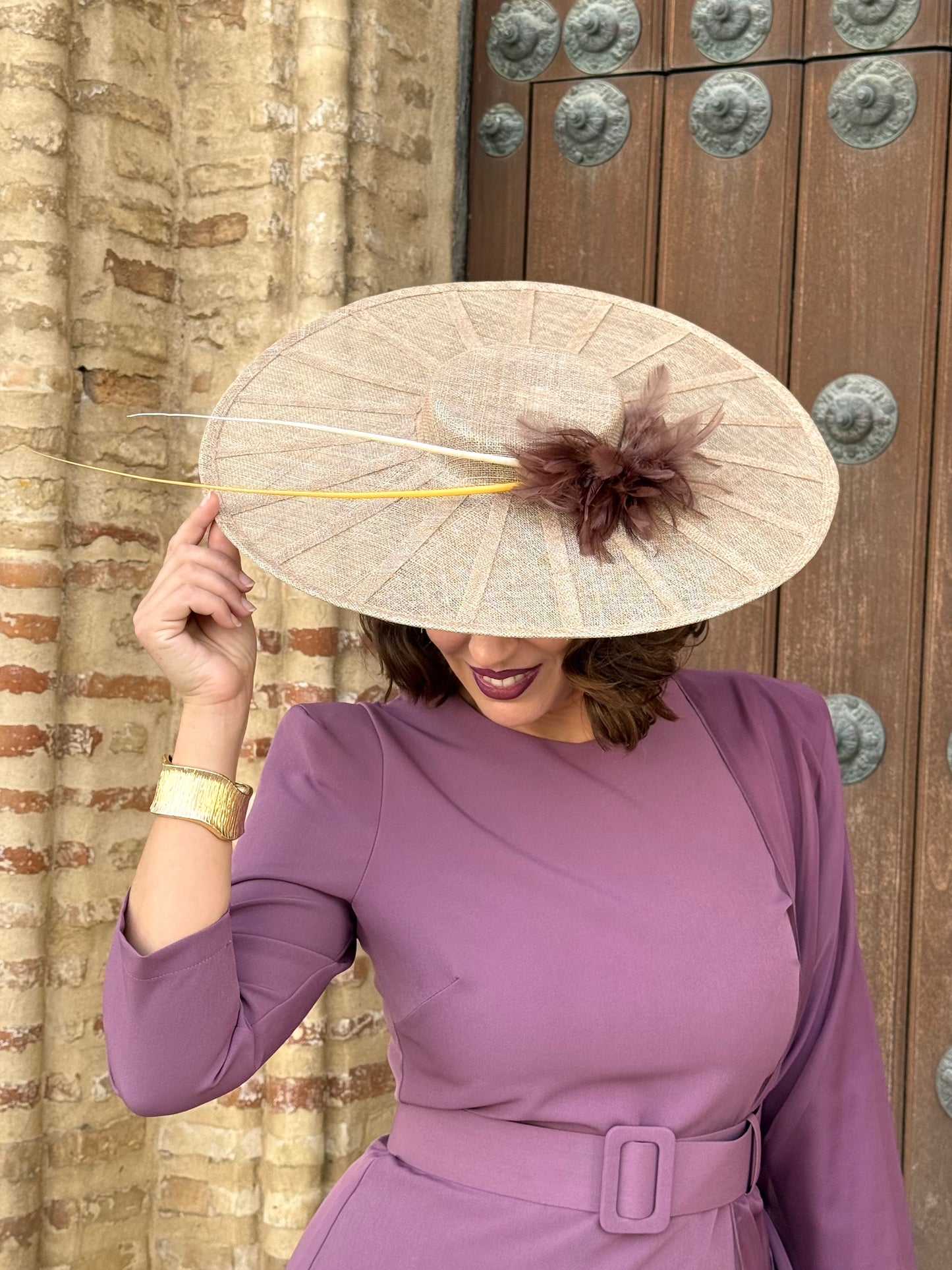 Pamela de Sinamay Natural con Plumas marrón