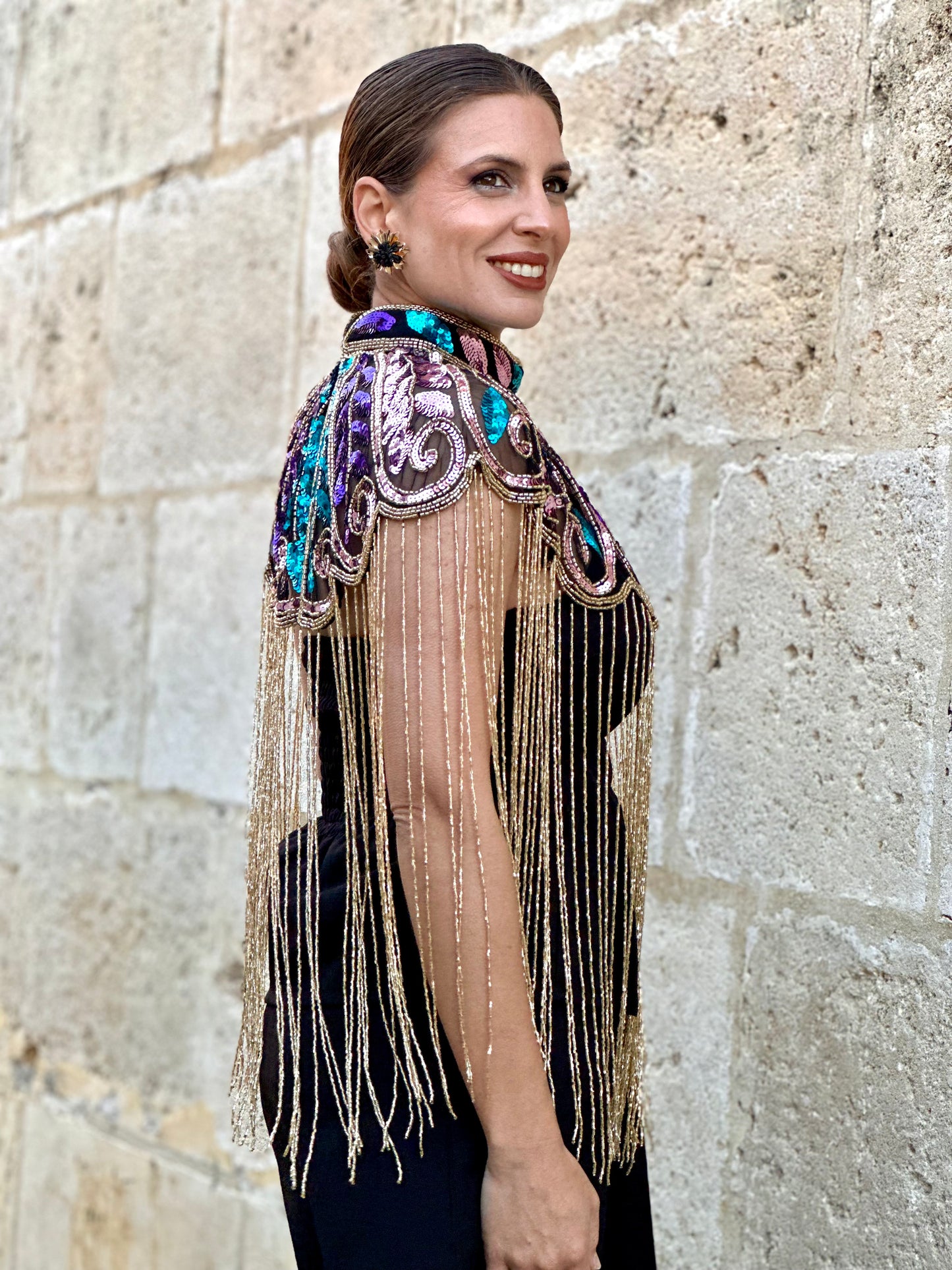 Capa de Fiesta de Pedrería Morada/Dorada