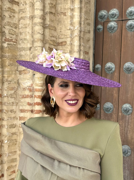 Pamela de rafia morada con flores